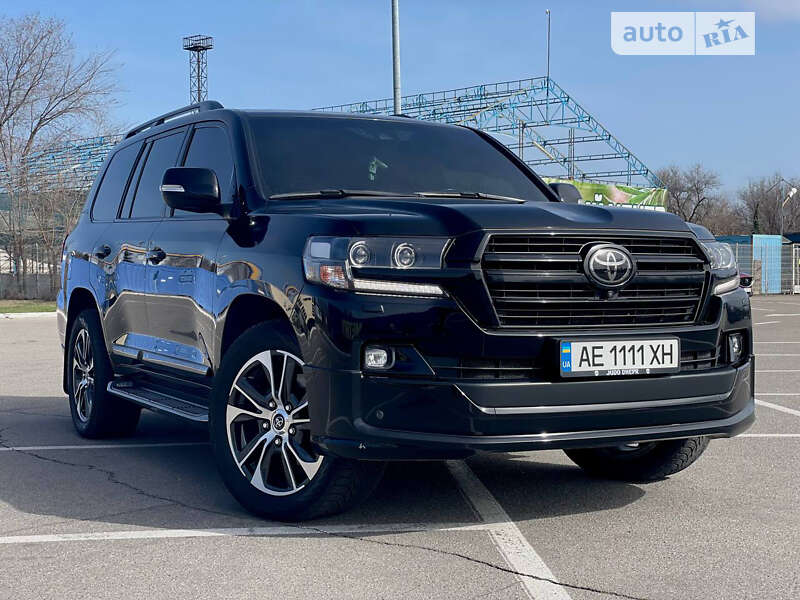 2020 toyota land cruiser 200