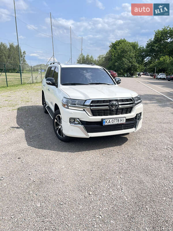 2020 toyota land cruiser 200