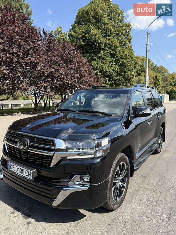 2020 toyota land-cruiser-200