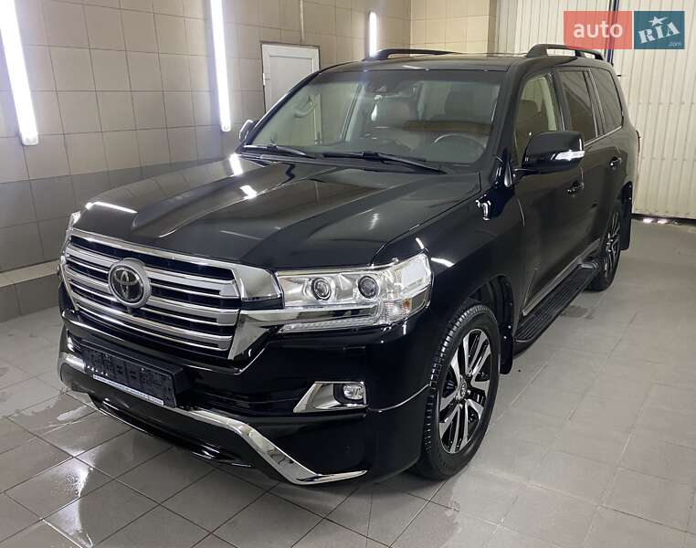 2016 toyota land cruiser 200