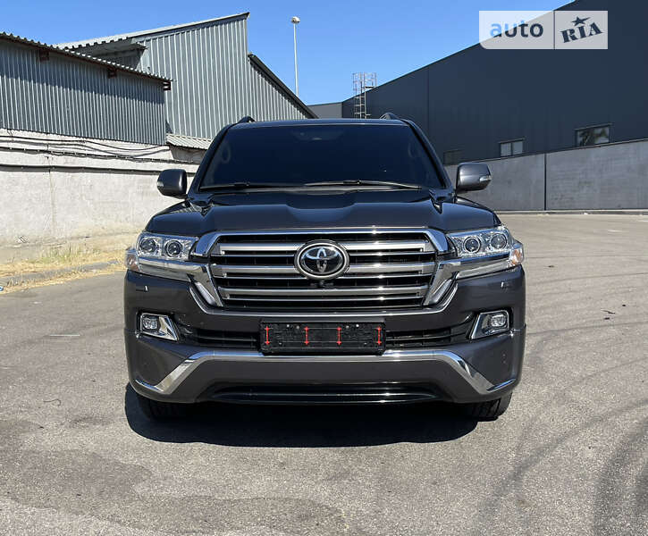 2016 toyota land cruiser 200