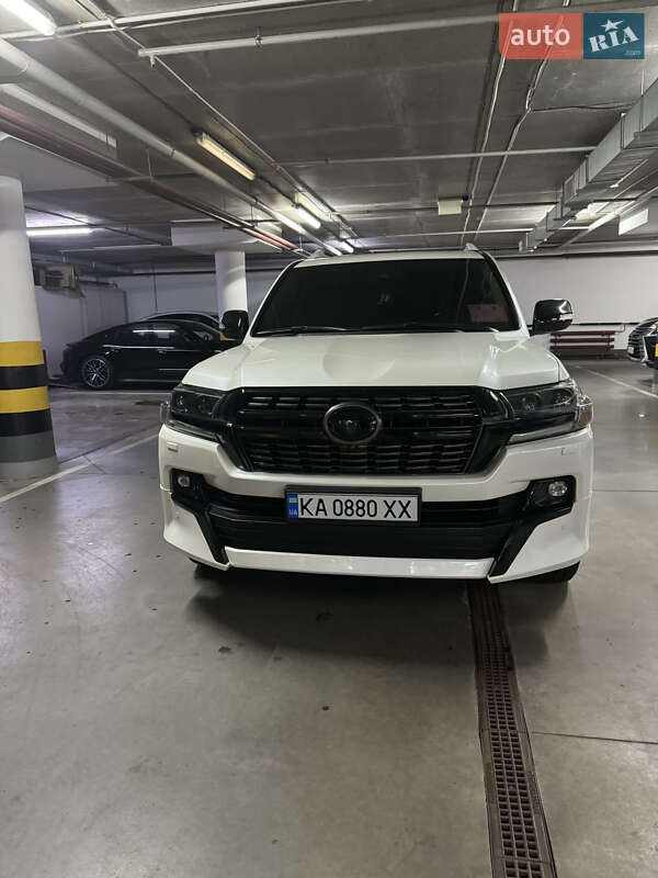 2016 toyota land cruiser 200