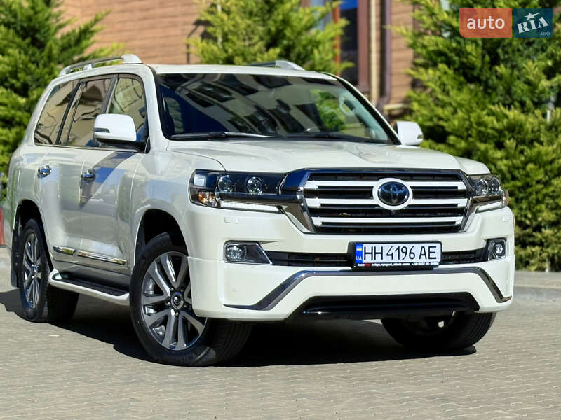 2018 toyota land cruiser 200