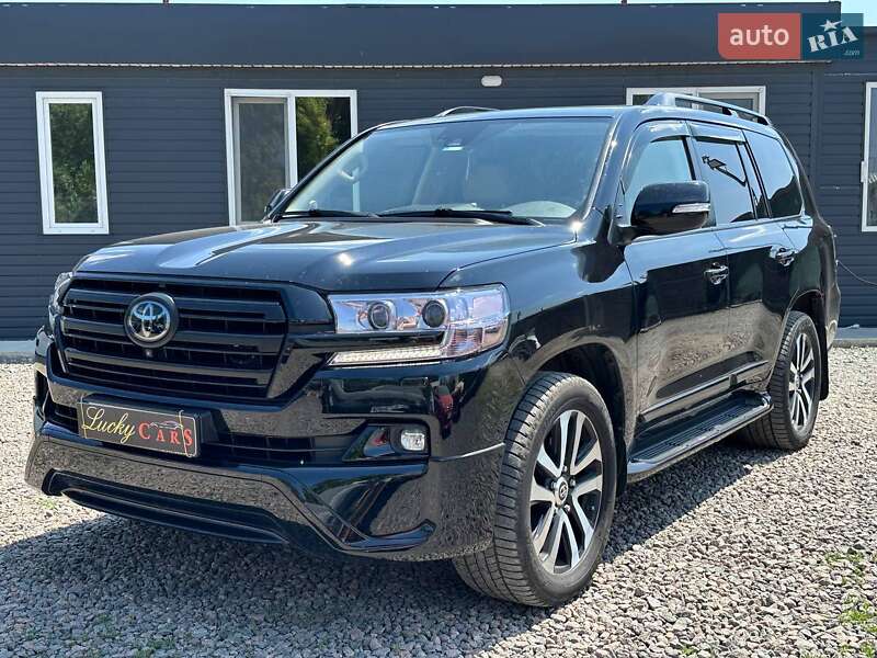 2017 toyota land cruiser 200