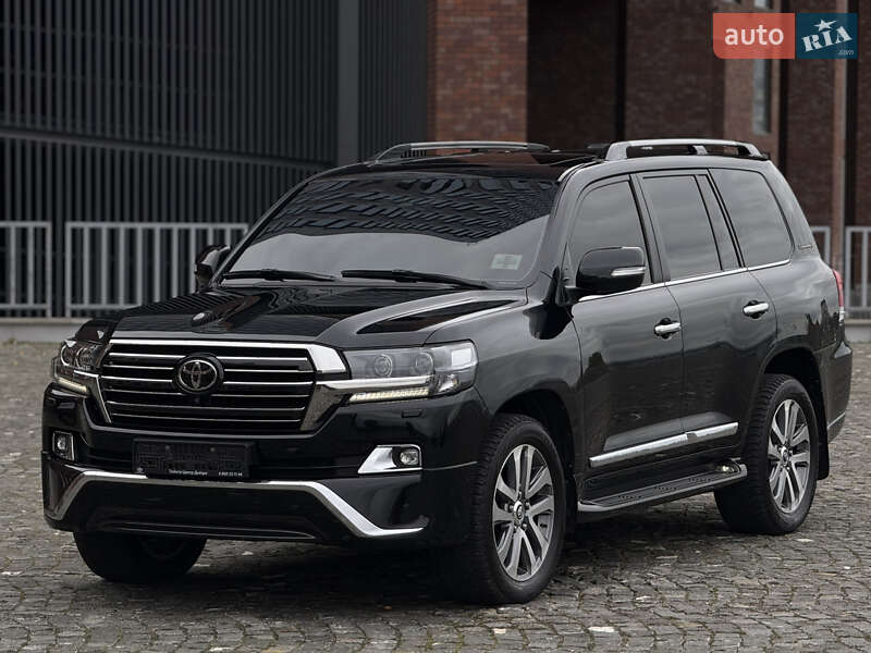 2017 toyota land cruiser 200