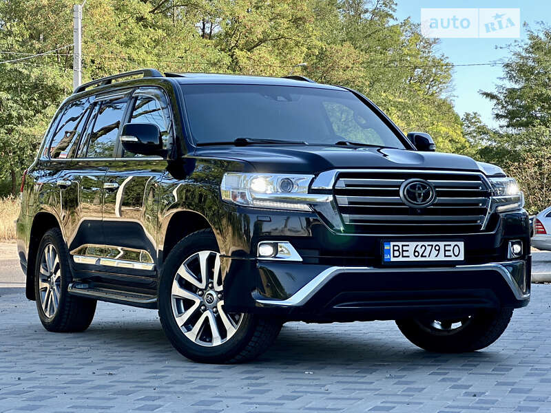 2017 toyota land cruiser 200