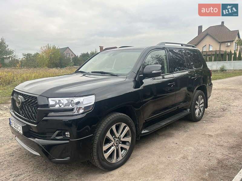 2017 toyota land cruiser 200