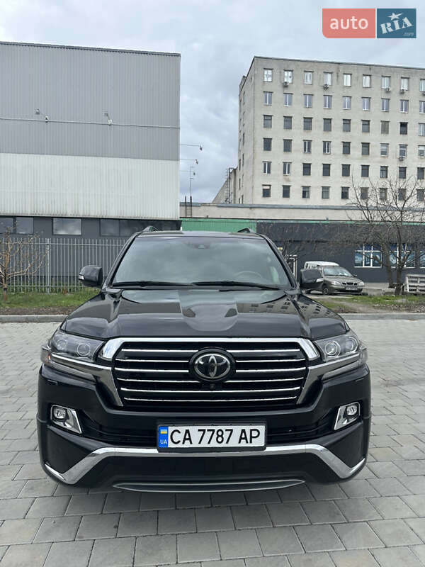 2017 toyota land cruiser 200