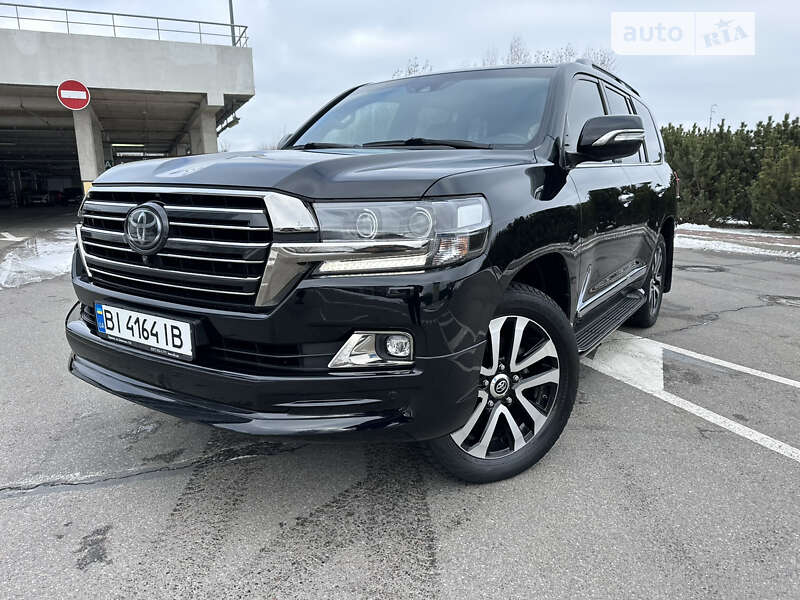 2018 toyota land cruiser 200