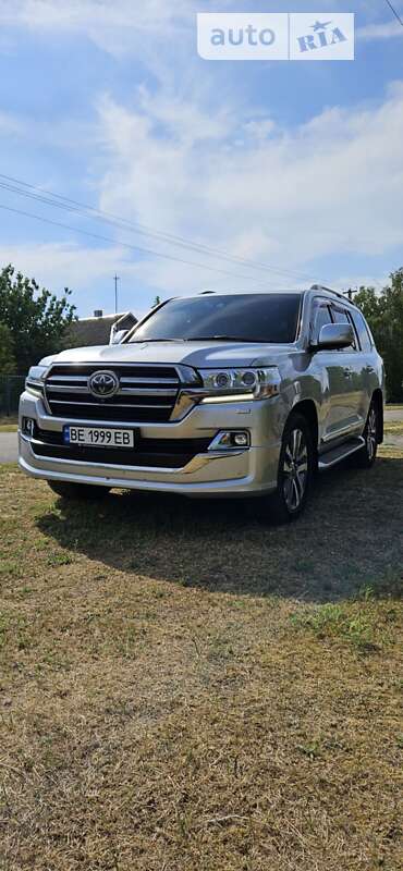2019 toyota land cruiser 200