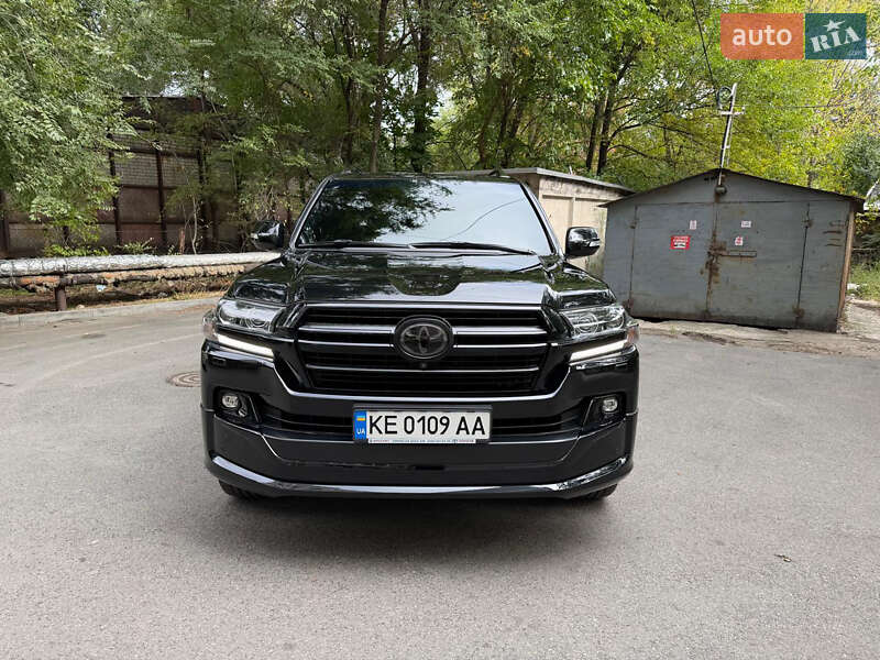 2019 toyota land cruiser 200