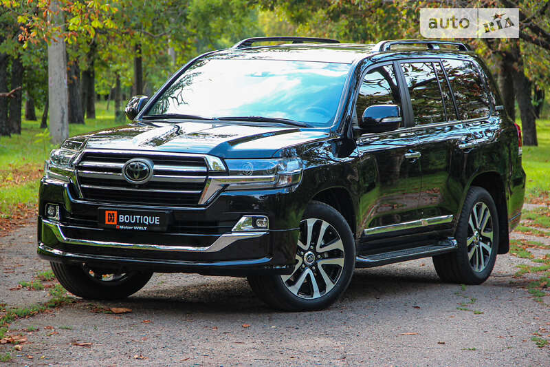 2019 toyota land cruiser 200