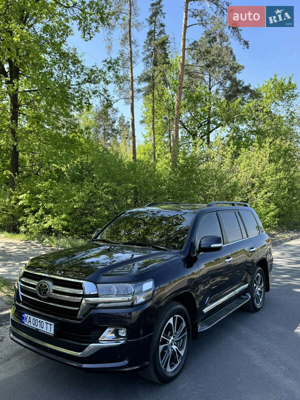 2020 toyota land cruiser 200