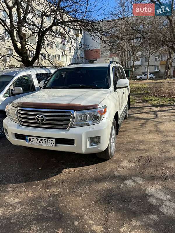 2012 toyota land-cruiser-200
