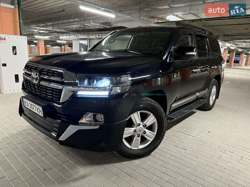 2012 toyota land cruiser 200