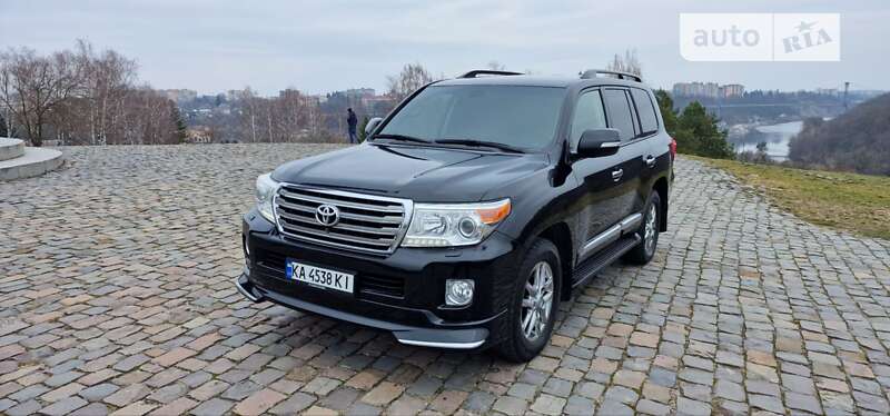 2014 toyota land cruiser 200