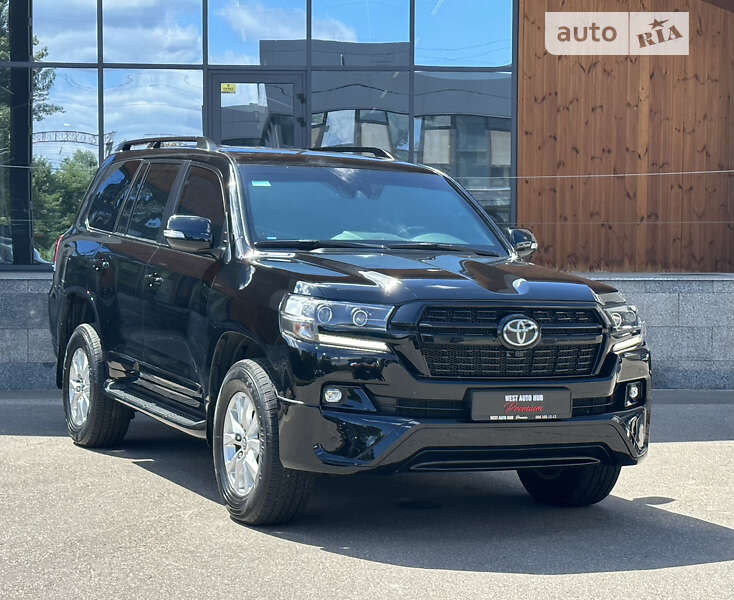 2018 toyota land cruiser 200