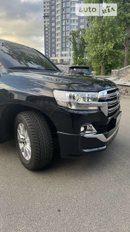 2020 toyota land cruiser 200