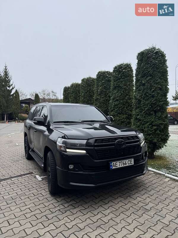 2020 toyota land cruiser 200