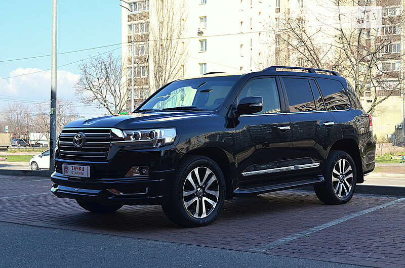 2021 toyota land cruiser 200