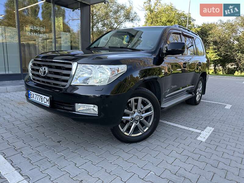 2011 toyota land cruiser 200