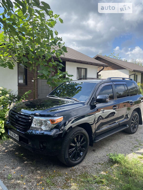 2013 toyota land cruiser 200