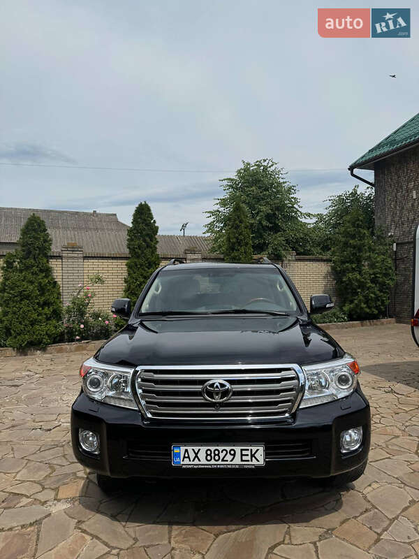 2015 toyota land cruiser 200