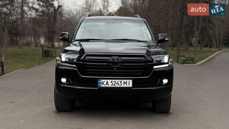 2017 toyota land cruiser 200