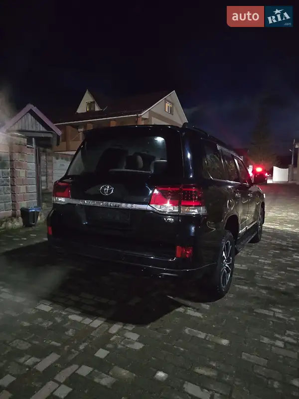2018 toyota land-cruiser-200