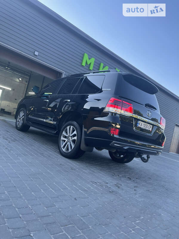 2019 toyota land cruiser 200