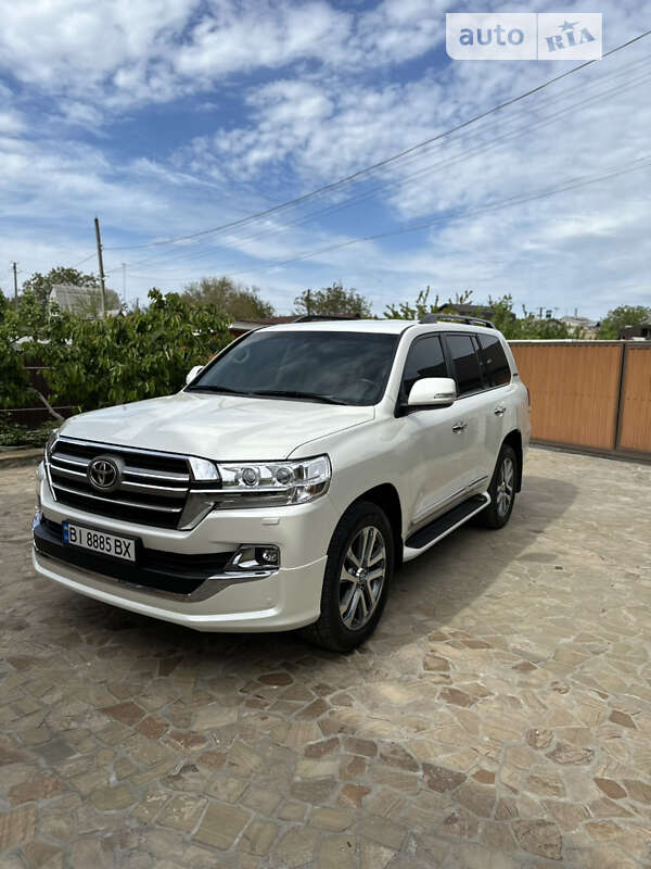 2019 toyota land cruiser 200