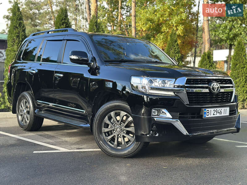 2019 toyota land cruiser 200
