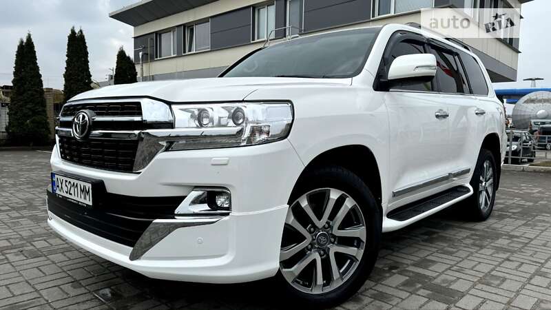 2020 toyota land cruiser 200