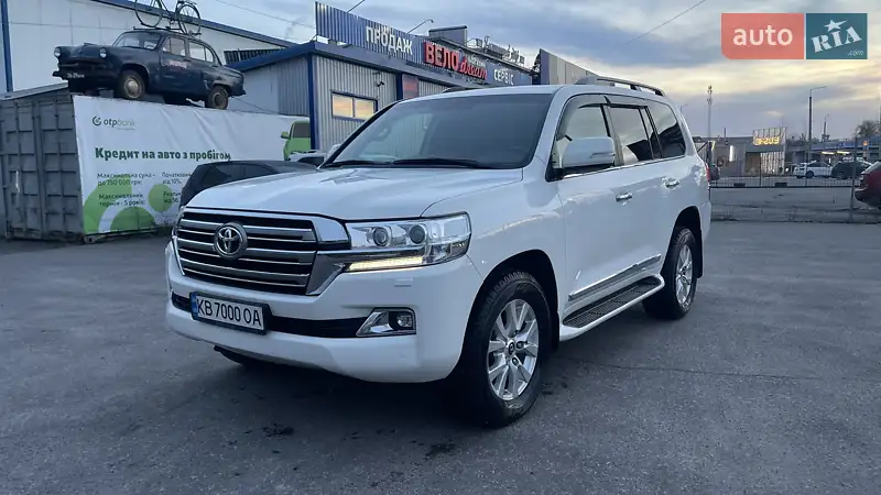 2020 toyota land cruiser 200