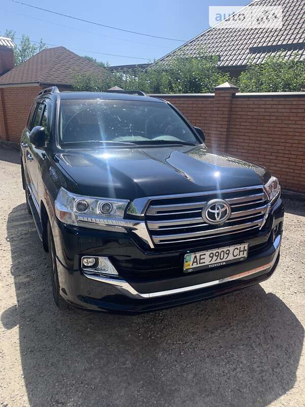 2020 toyota land cruiser 200