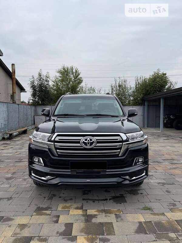 2020 toyota land cruiser 200