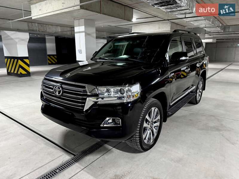 2021 toyota land-cruiser-200