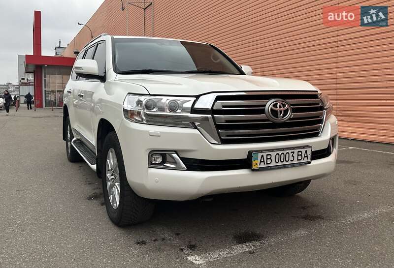 2021 toyota land-cruiser-200