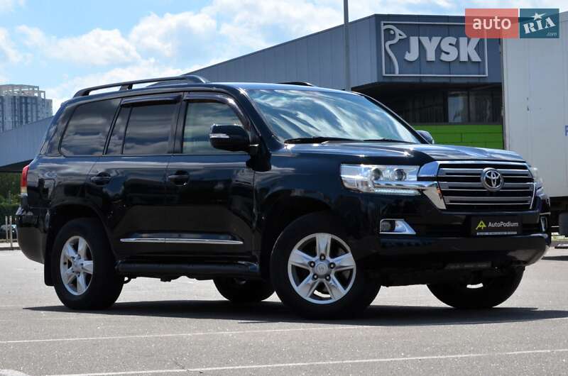 2011 toyota land cruiser 200