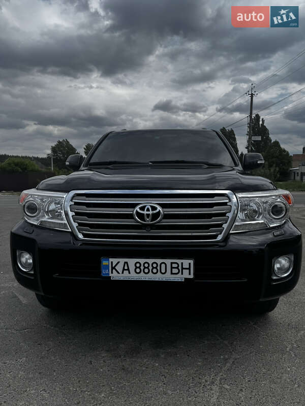 2012 toyota land cruiser 200