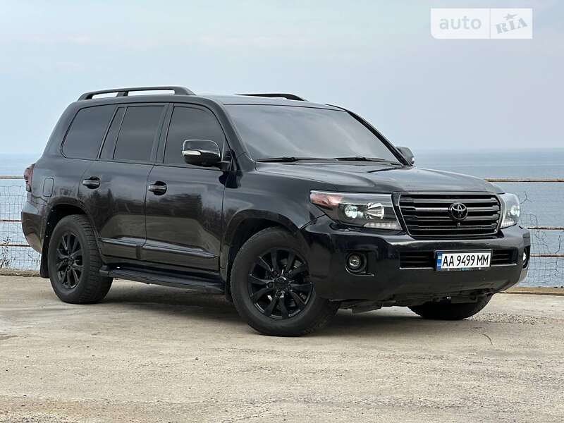 2014 toyota land cruiser 200
