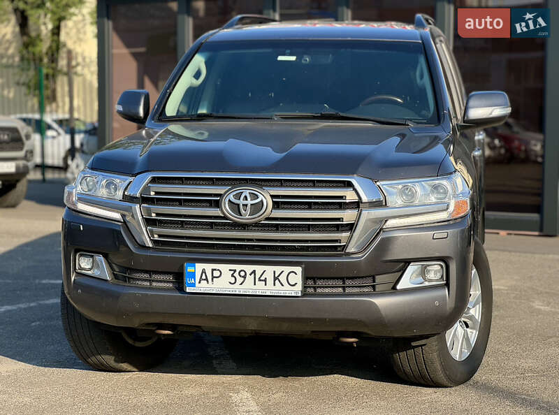 2019 toyota land cruiser 200
