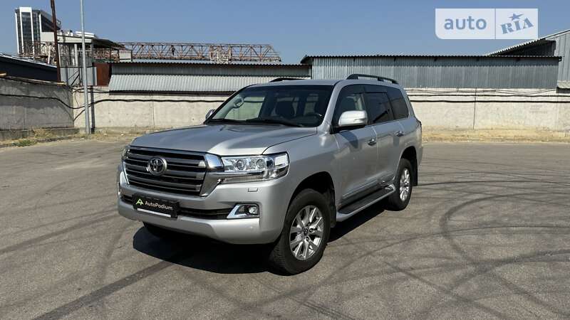 2019 toyota land cruiser 200