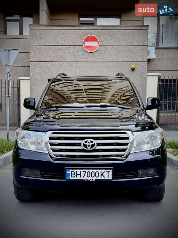 2010 toyota land cruiser