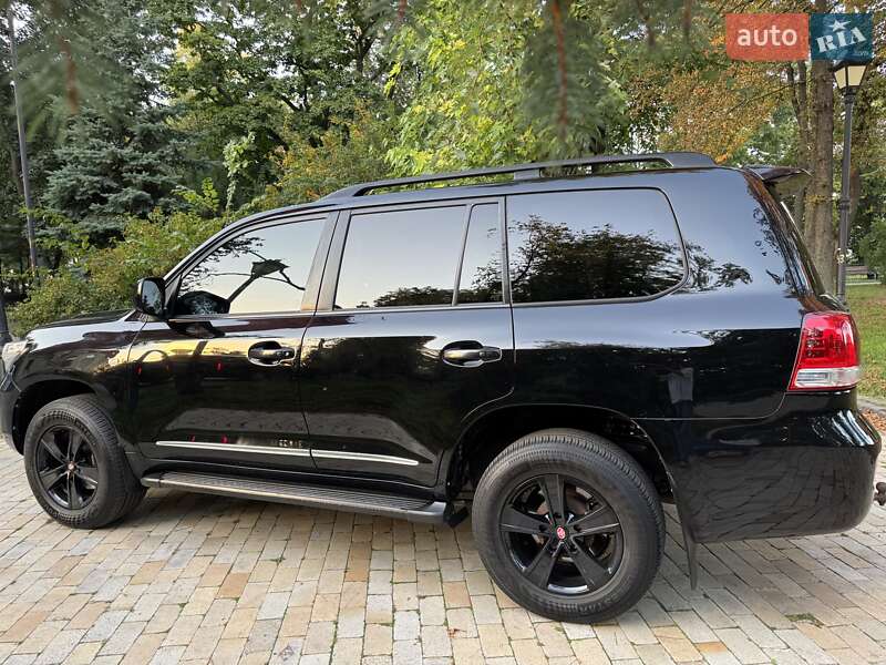 2011 toyota land cruiser