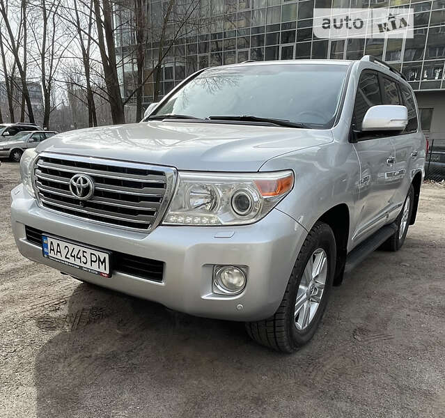 2013 toyota land cruiser