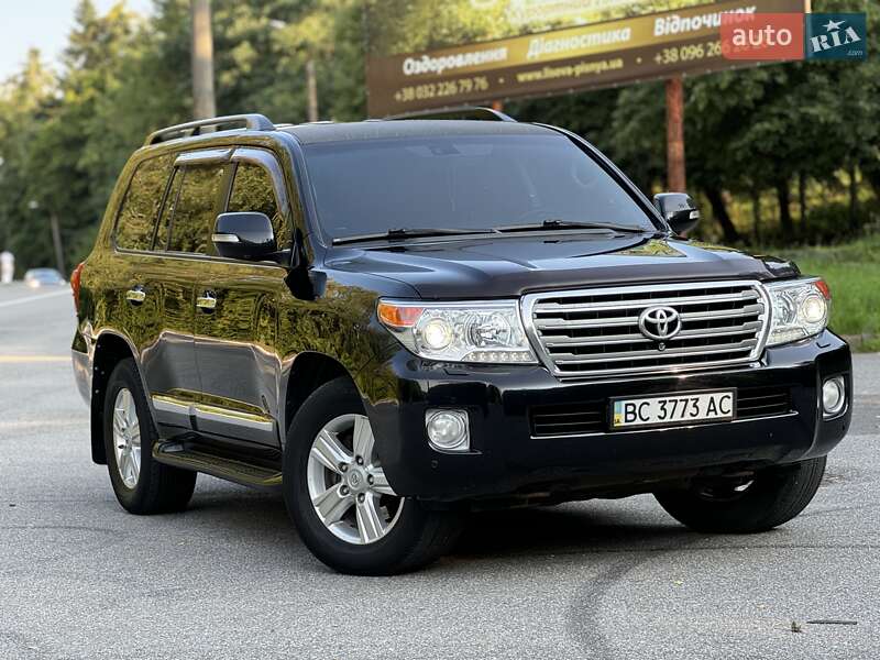 2014 toyota land cruiser 200