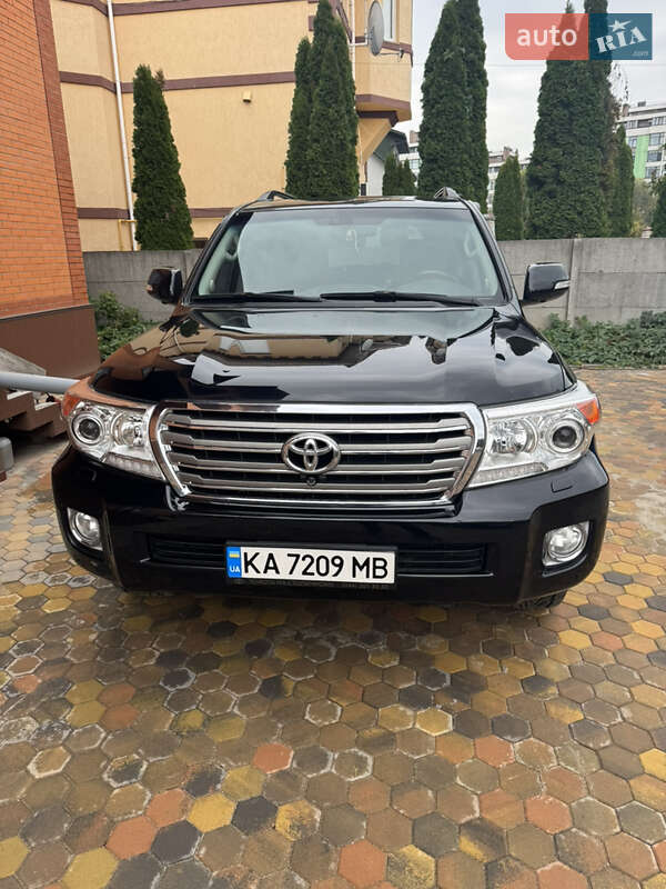 2015 toyota land cruiser 200