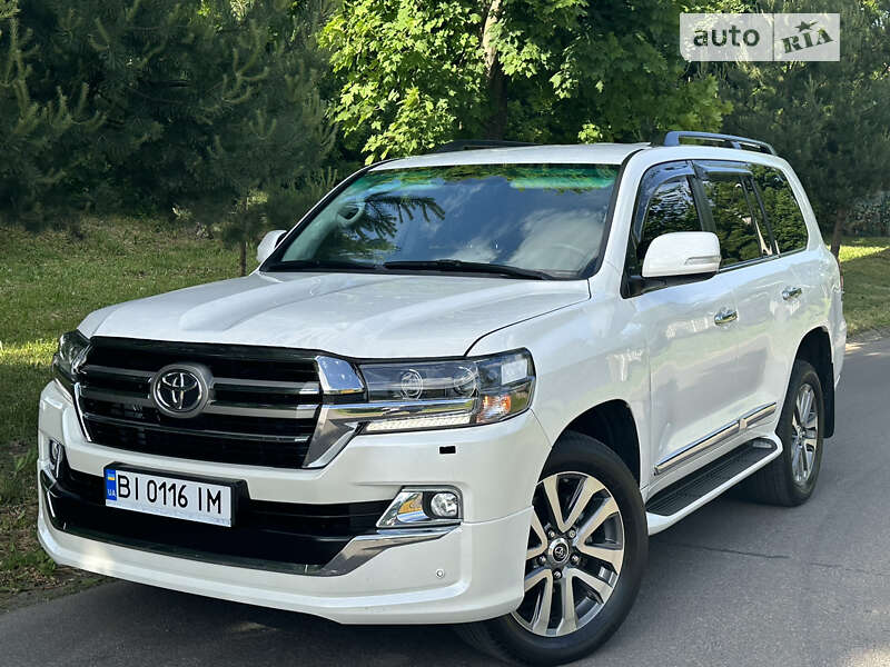 2019 toyota land cruiser 200