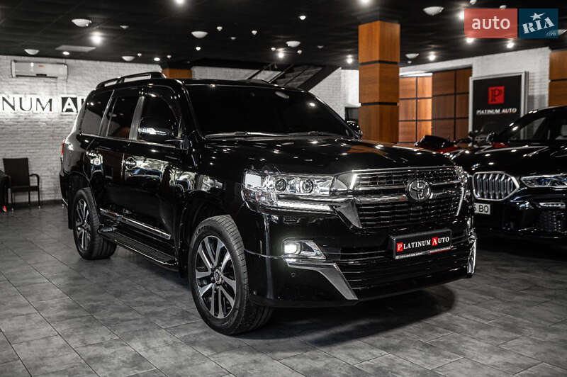 2019 toyota land cruiser 200